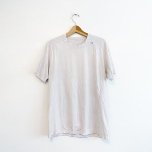LULULEMON mens short sleeve T-shirt